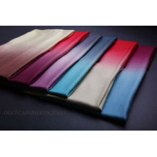 Farblich veränderter Schal aus 100 % Kaschmir mit Diamantkorn